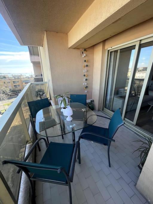 Appartement Vue Mer, 5Min A Pied De La Plage, Parking Prive Vallauris Exterior foto