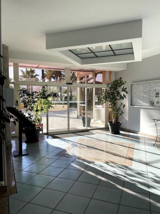 Appartement Vue Mer, 5Min A Pied De La Plage, Parking Prive Vallauris Exterior foto