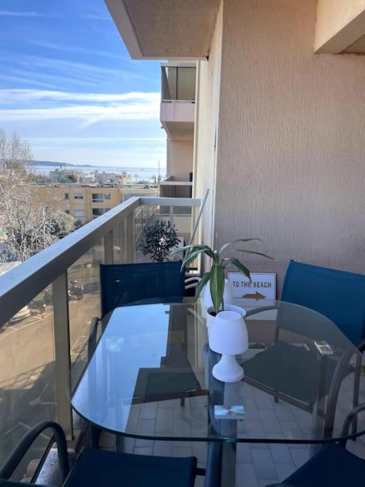 Appartement Vue Mer, 5Min A Pied De La Plage, Parking Prive Vallauris Exterior foto
